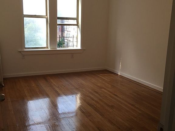 2nd image of 2100 Beekman Pl APT 1I