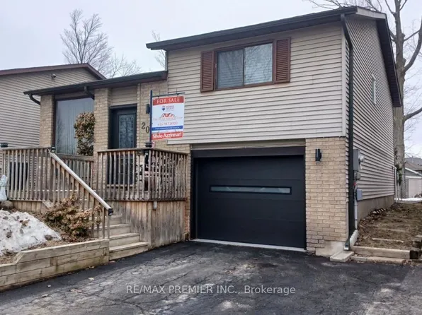203 Burns Cir, Barrie, ON L4N 6A5