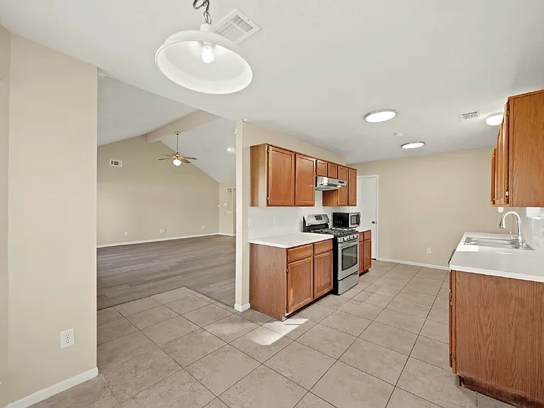 6355 Northland Dr — Photo 28