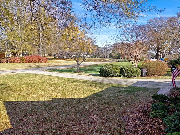 4th image of 2519 Sunnycrest Dr