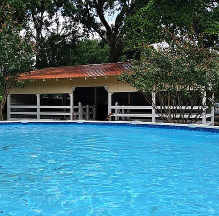 Large Barn with Cement Floor