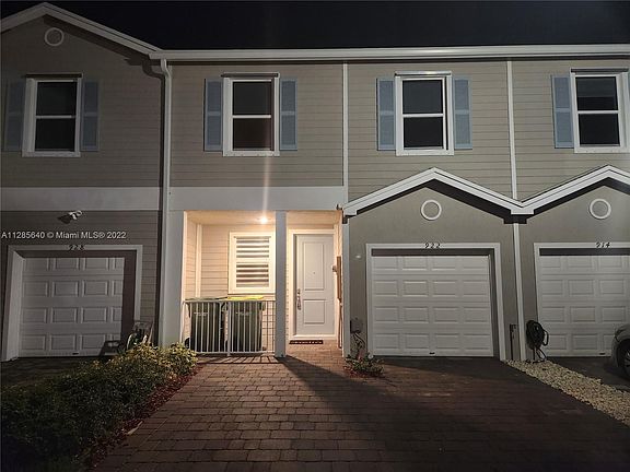 3rd image of 922 SE 18th St #922