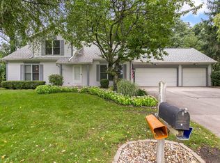 51997 Winter Glen Dr, Granger, IN 46530