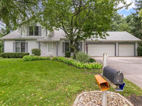 51997 Winter Glen Dr, Granger, IN 46530
