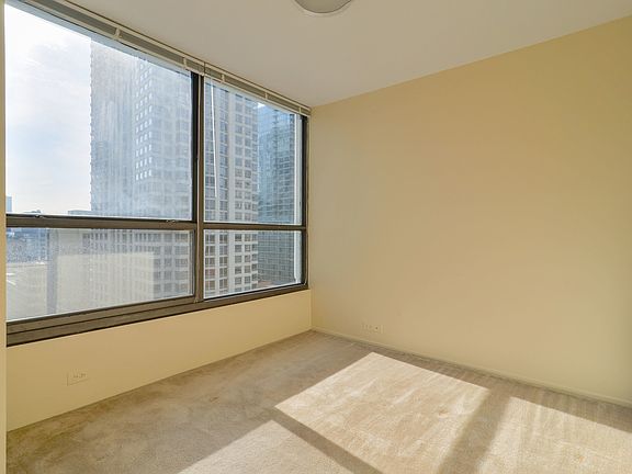 5th image of 405 N Wabash Ave Unit 1004
