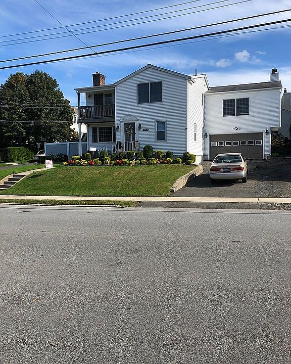 1st image of 142 Gainsborg Ave