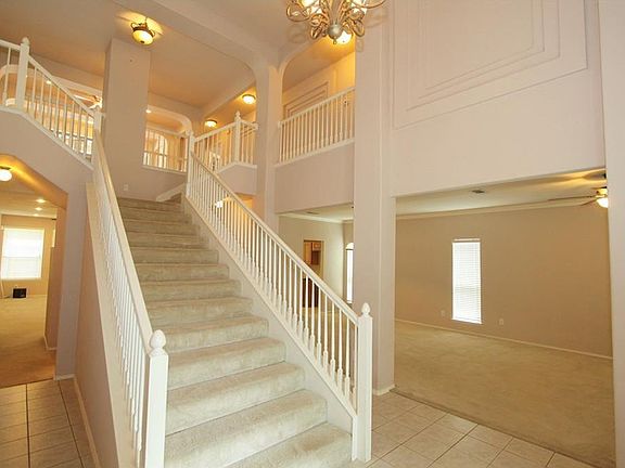 3rd image of 1253 Logan Dr