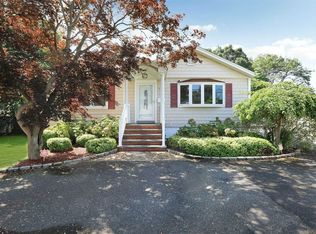 890 Peconic Ave, West Babylon, NY 11704
