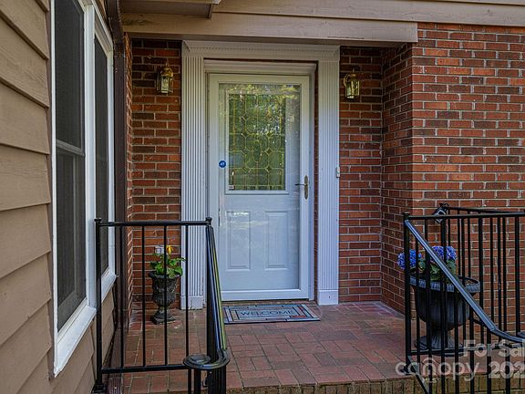 2nd image of 211 W Tennessee Ave