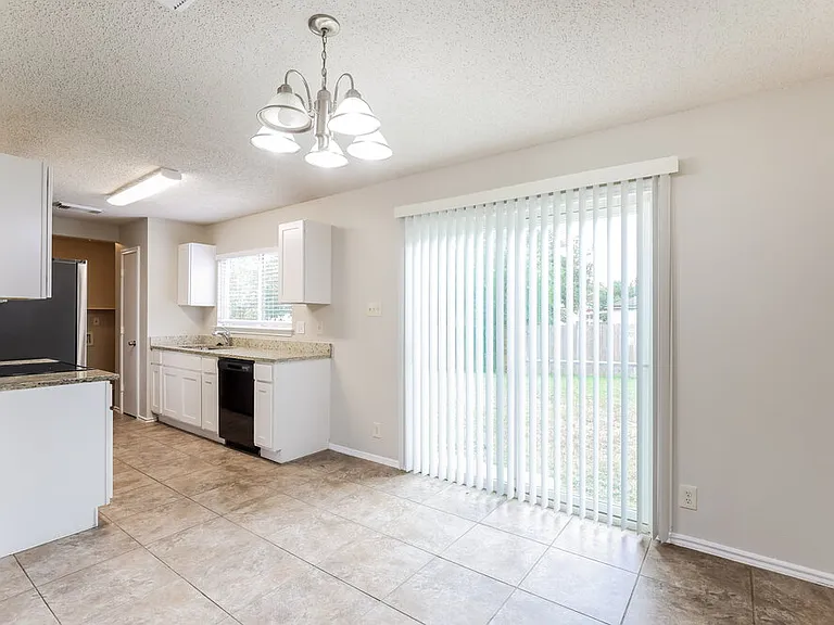 6102 Candletree — Photo 10