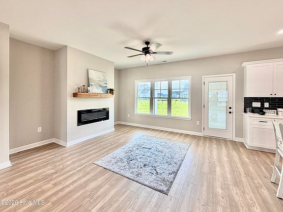 3rd image of 3731 Chatsworth Drive