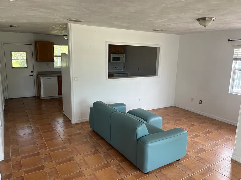 501 Leeway Trl — Photo 2