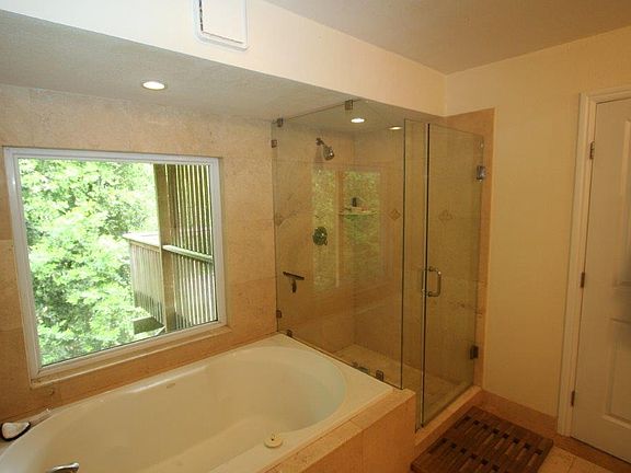 5th image of 461 Live Oak Dr