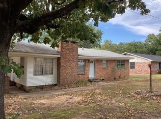 1612 Sunset Dr, Hope, AR 71801