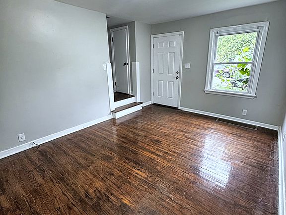 4th image of 5012 Jefferson St #1