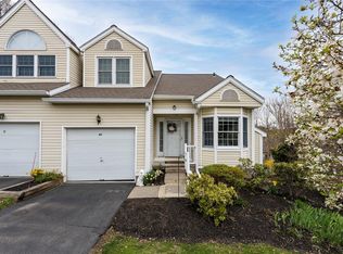 34 Spruce Ridge Dr, Fishkill, NY 12524