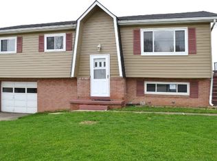 122 Arena Dr, Weirton, WV 26062