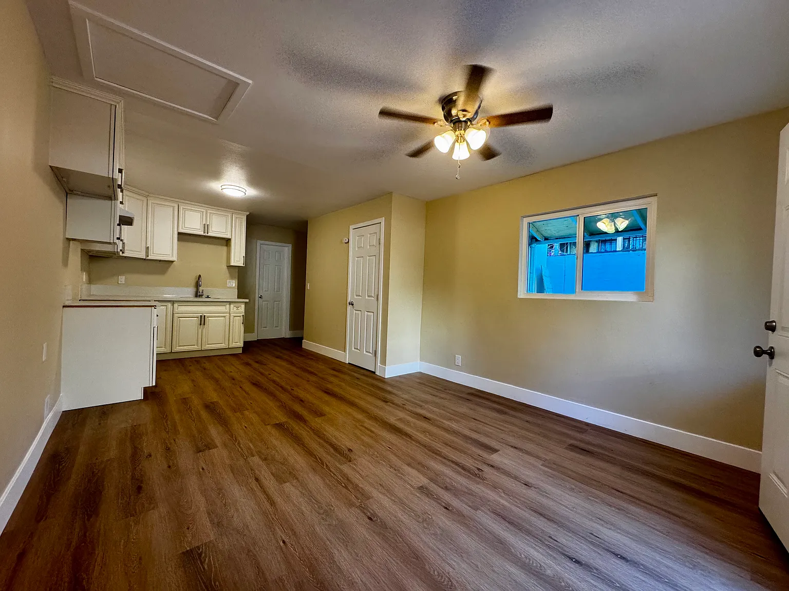 2 bed, 750 sqft, $2,100 — Photo 2