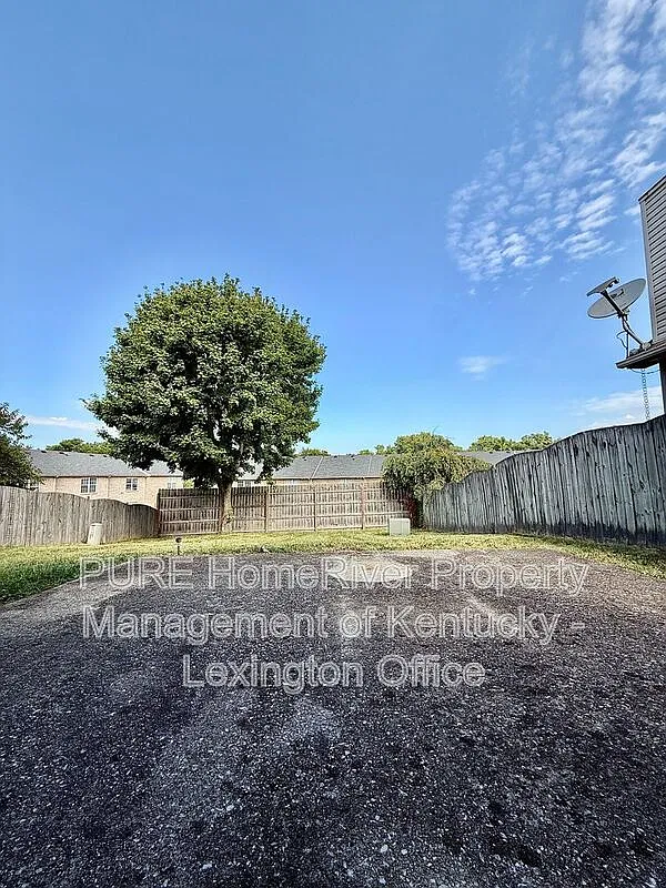 3 bed, 2.5 bath, 1360 sqft, $1,850 — Photo 3