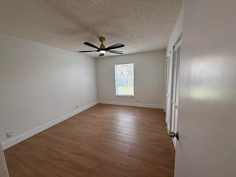 6249 Foster St — Photo 13