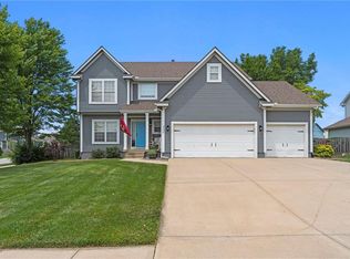 2436 SW Current Ln, Lees Summit, MO 64082