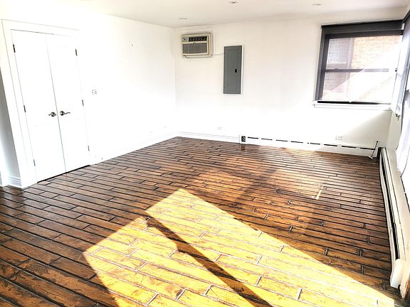 4th image of 15 W Quincy St #2