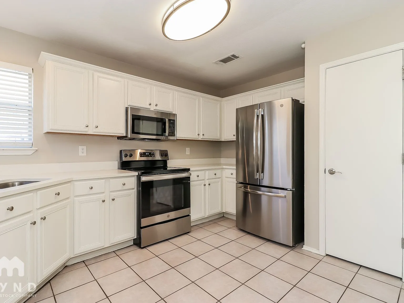 3 bed, 2.0 bath, 1392 sqft, $1,865 — Photo 3