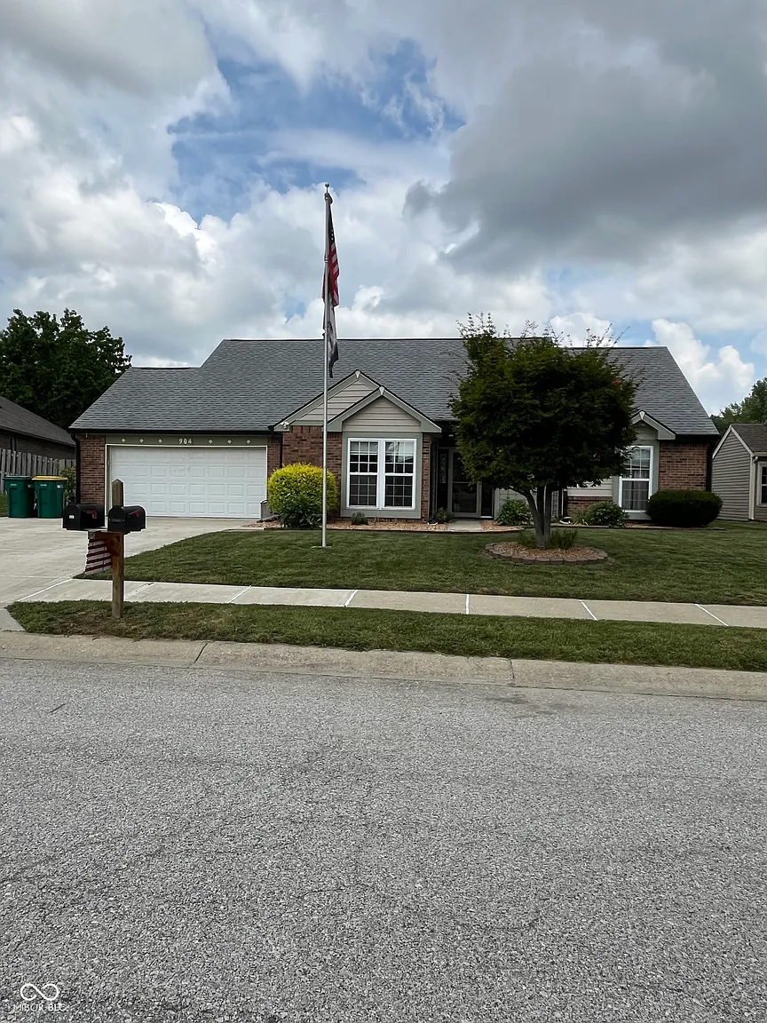 904 Jonathan Dr photo 1
