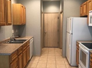 535 NW Fieldcrest Dr, Lees Summit, MO 64081