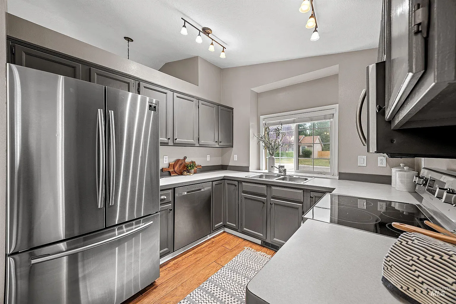 3 bed, 1273 sqft, $4,000 — Photo 4