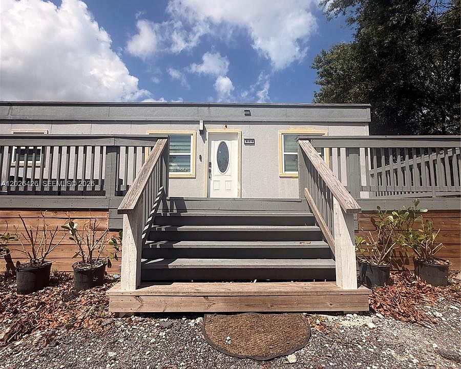 1st image of 820 N Trebol St