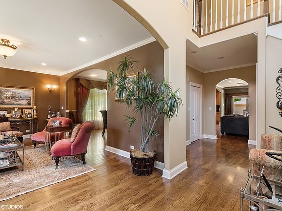 3rd image of 6726 N Drake Ave