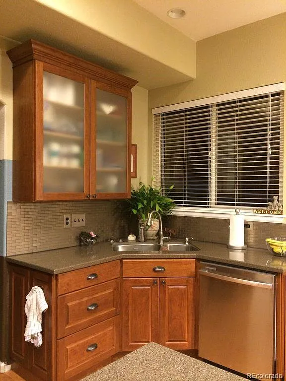 5 bed, 3.5 bath, 3553 sqft, $4,900 — Photo 2
