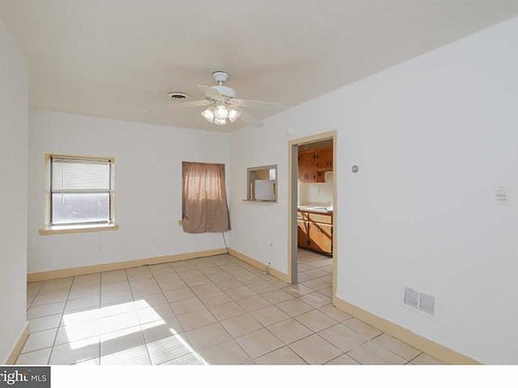 4th image of 207 W 4th St