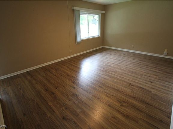 3rd image of 2180 Wichert Dr