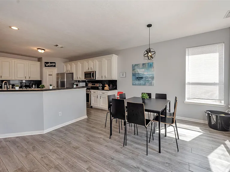 10815 Oak Bayou Ln — Photo 11