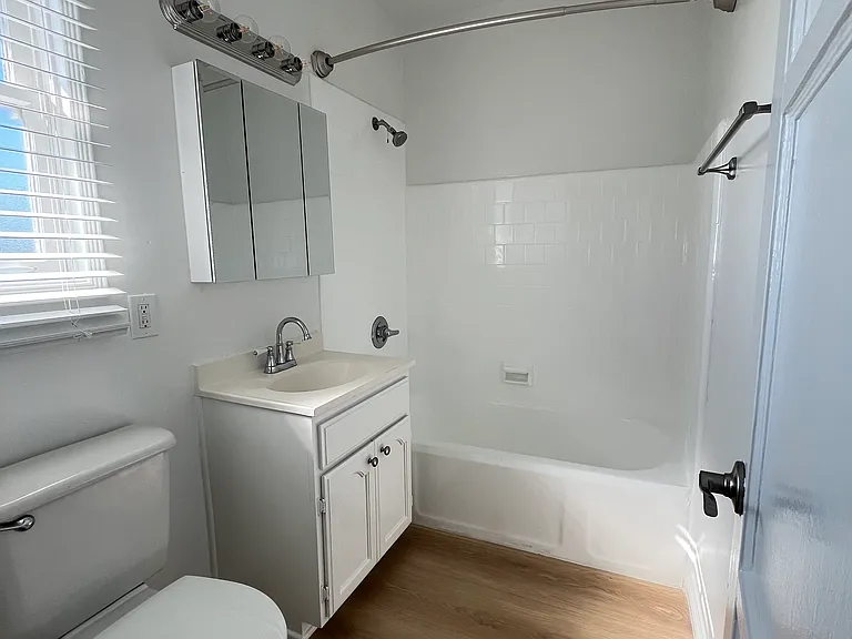 Stadium Park Apartments — Photo 18