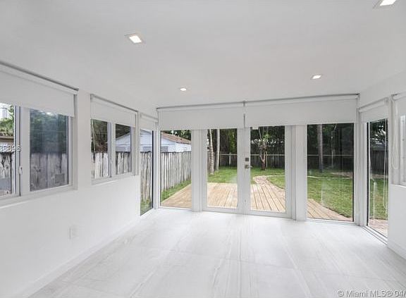 5th image of 550 W 49th St