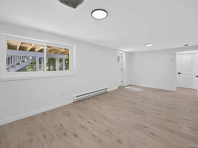 179 Roosevelt Rd — Photo 44
