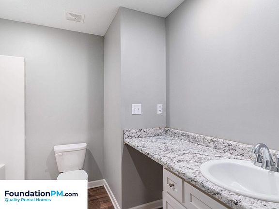 5th image of 3985 Willowview Ave