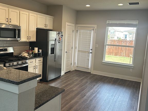 5th image of 137 Elisha Dr