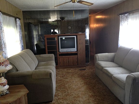 4th image of 54 Jenny Ln