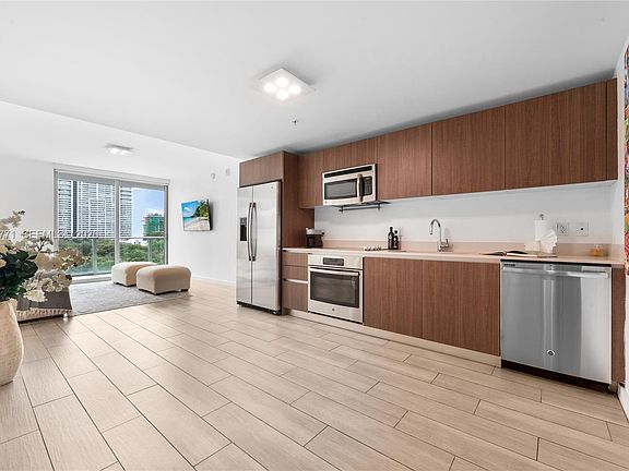 3rd image of 1600 SW 1st Ave APT 707