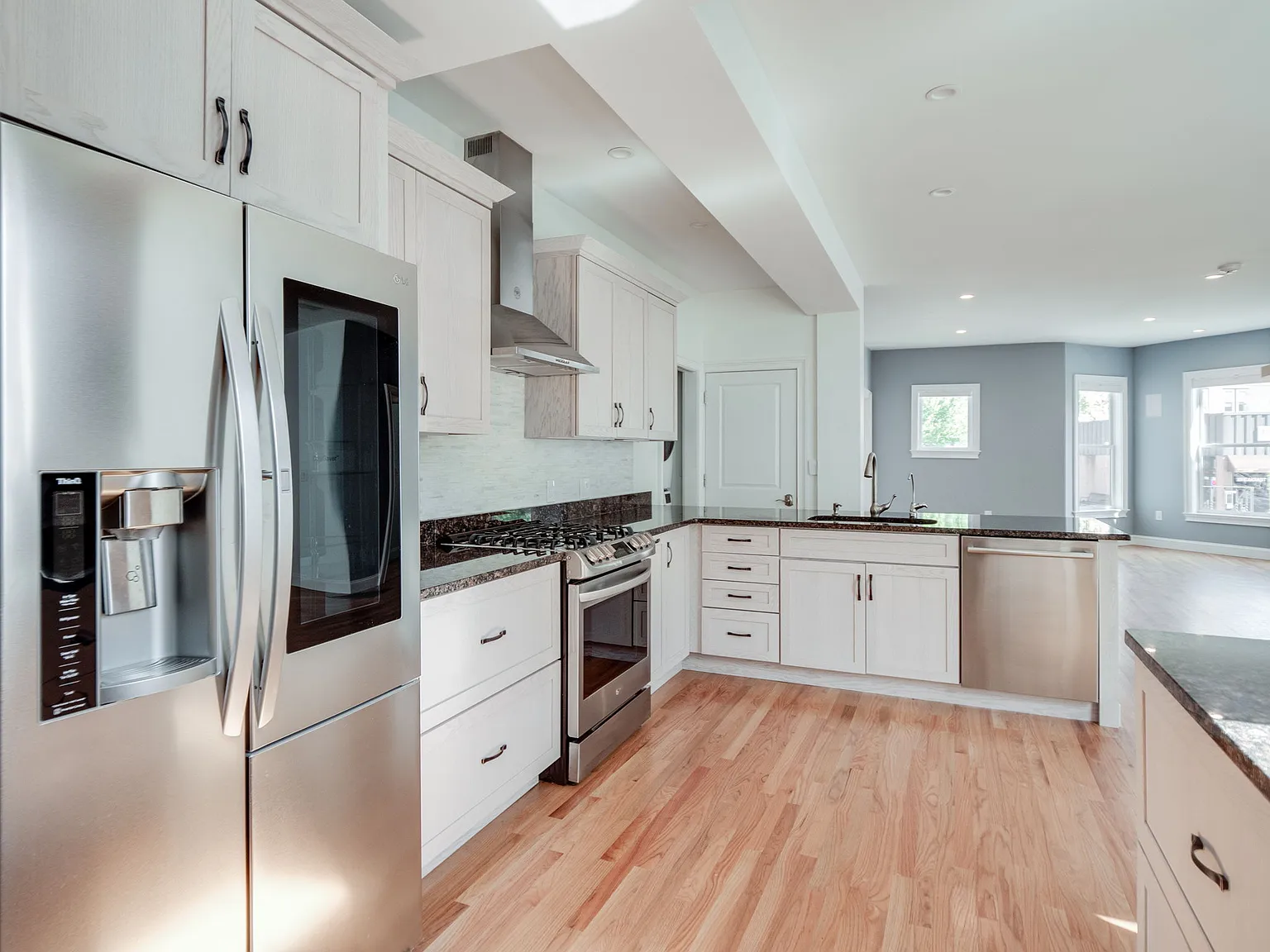 2 bed, 1230 sqft, $3,930 — Photo 2