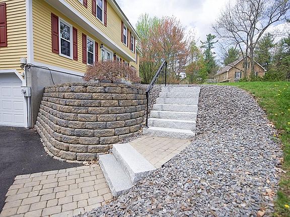 2nd image of 17 Crosby Ln