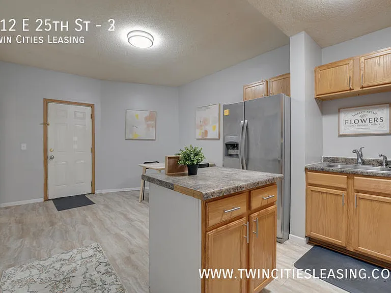 912 E 25th St #3 — Photo 46
