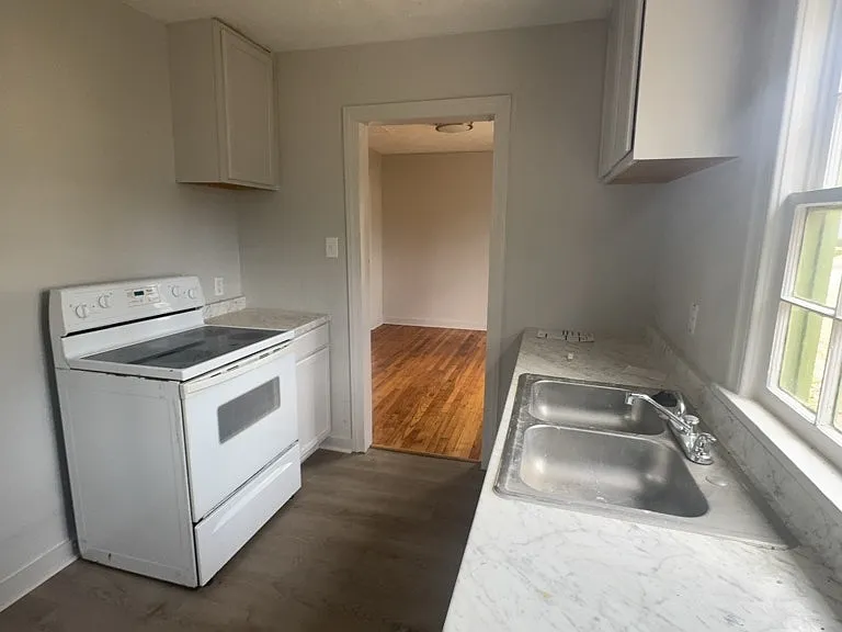 4426 Desoto St — Photo 6