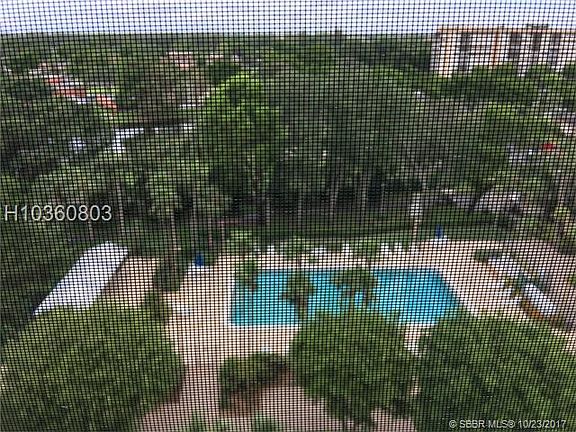 2nd image of 1000 Saint Charles Pl Ph 10
