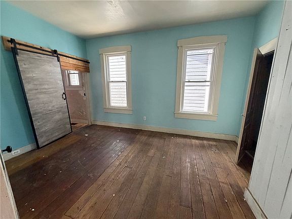 5th image of 58 Clover St
