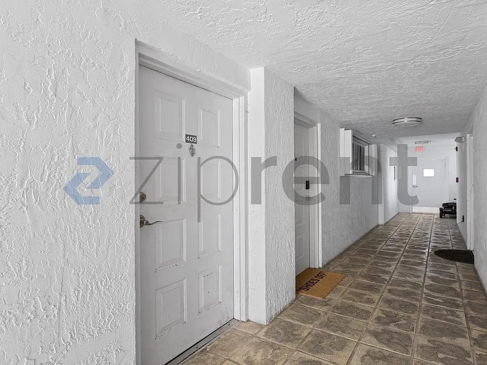 126 SW 17th Rd #409